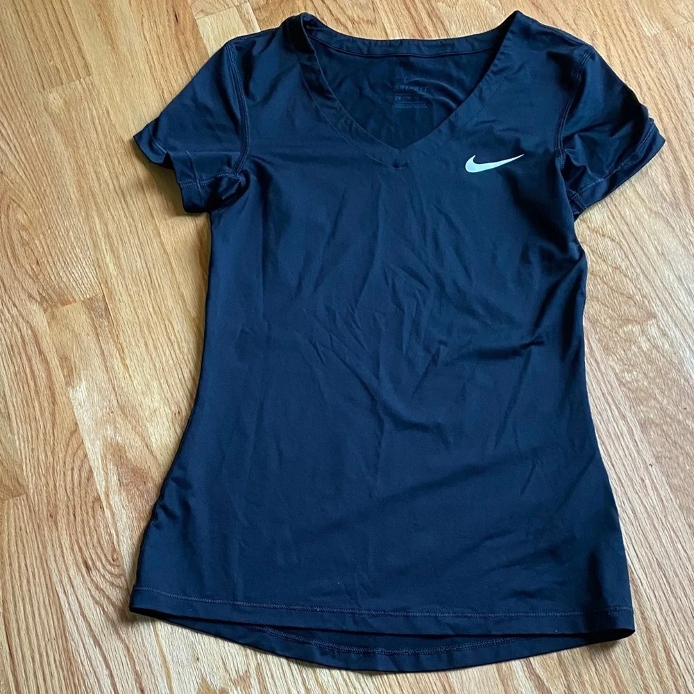 Nike Women's Black Short Sleeve Tee